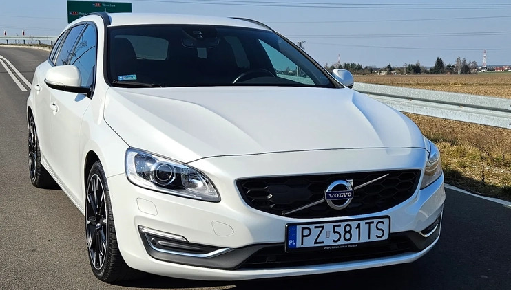 Volvo V60 cena 64900 przebieg: 135000, rok produkcji 2016 z Poznań małe 211